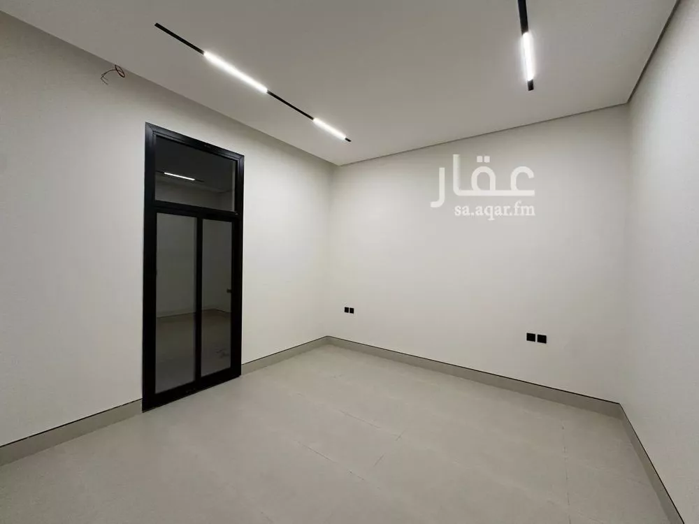 5 bedroom villa in Al Yarmouk 23