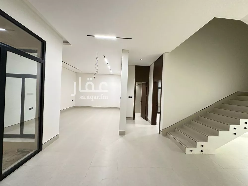 5 bedroom villa in Al Yarmouk 10