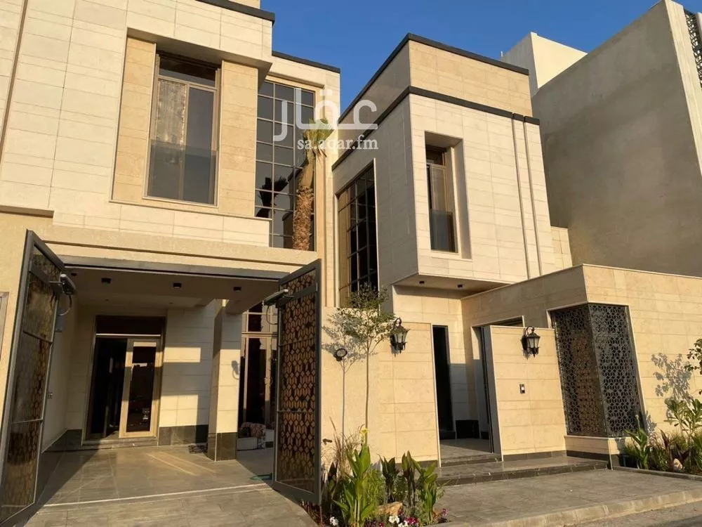 5 bedroom villa in Al Mahdiyyah 2