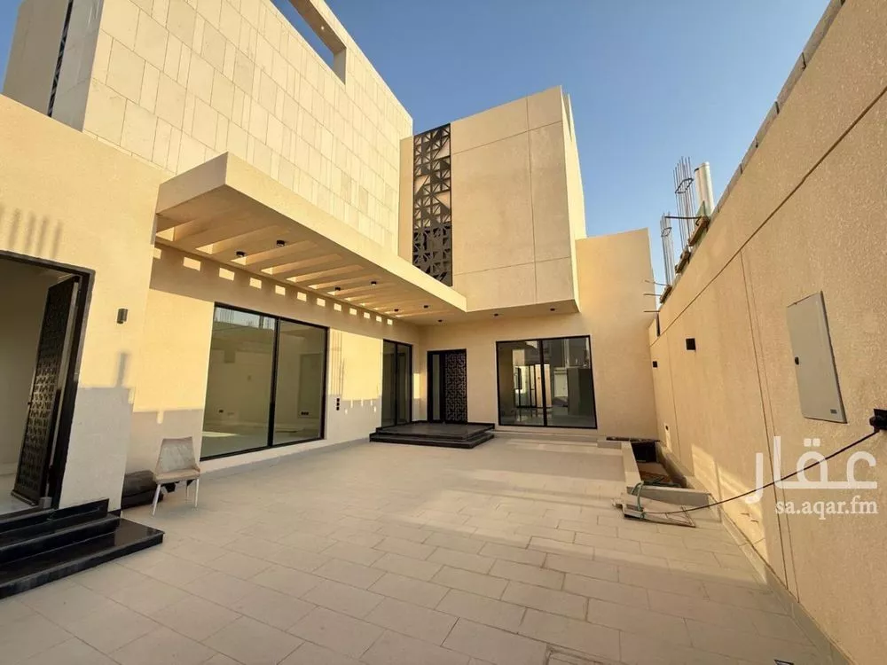 5 bedroom villa in Al Mahdiyyah 3