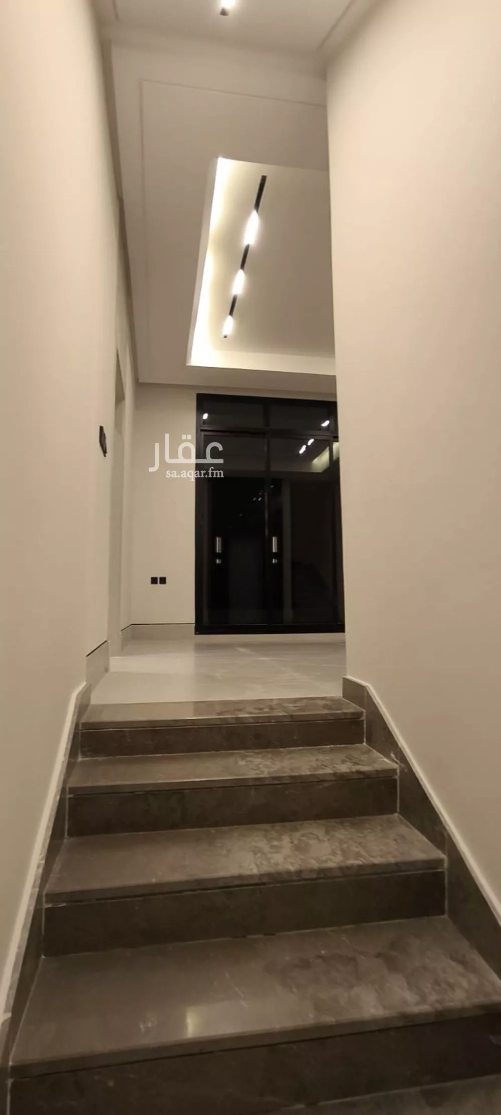 فيلا 5 غرف في النرجس 10