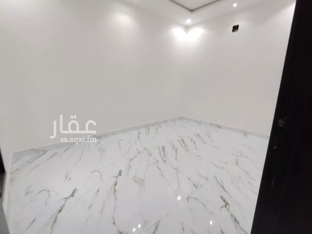 فيلا 4 غرف في العريجاء الغربية 11