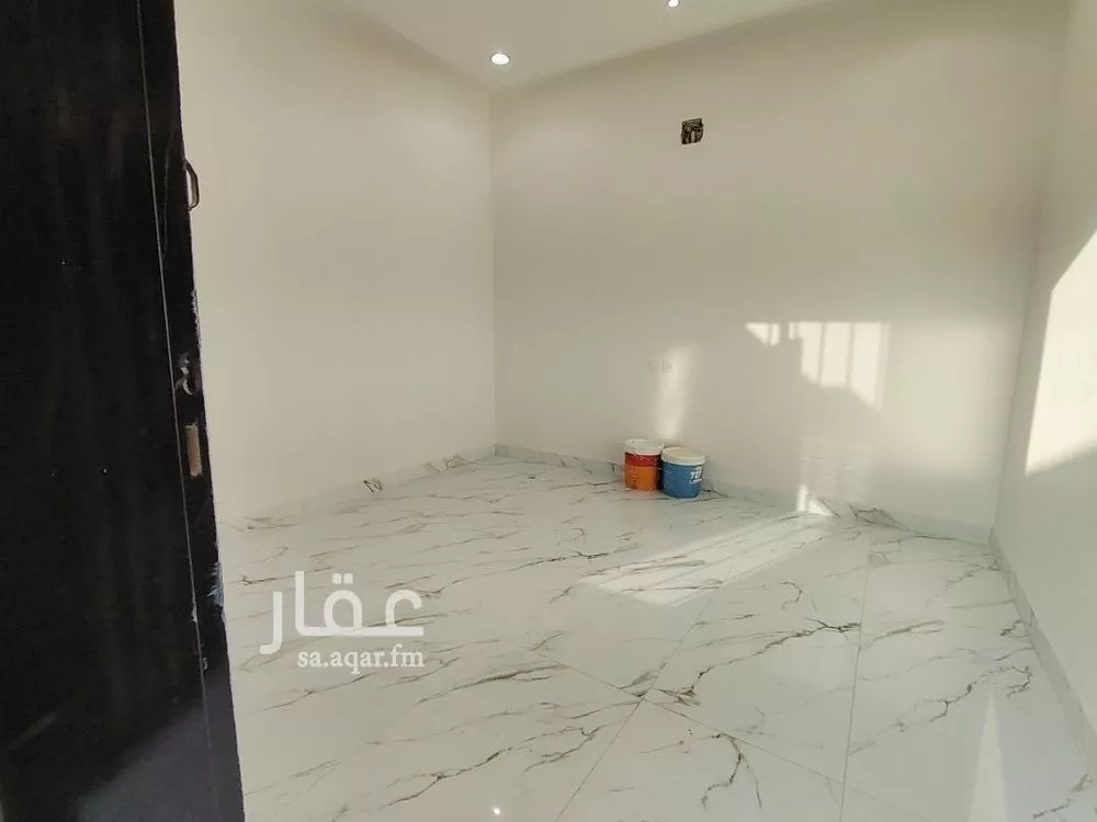 فيلا 4 غرف في العريجاء الغربية 22