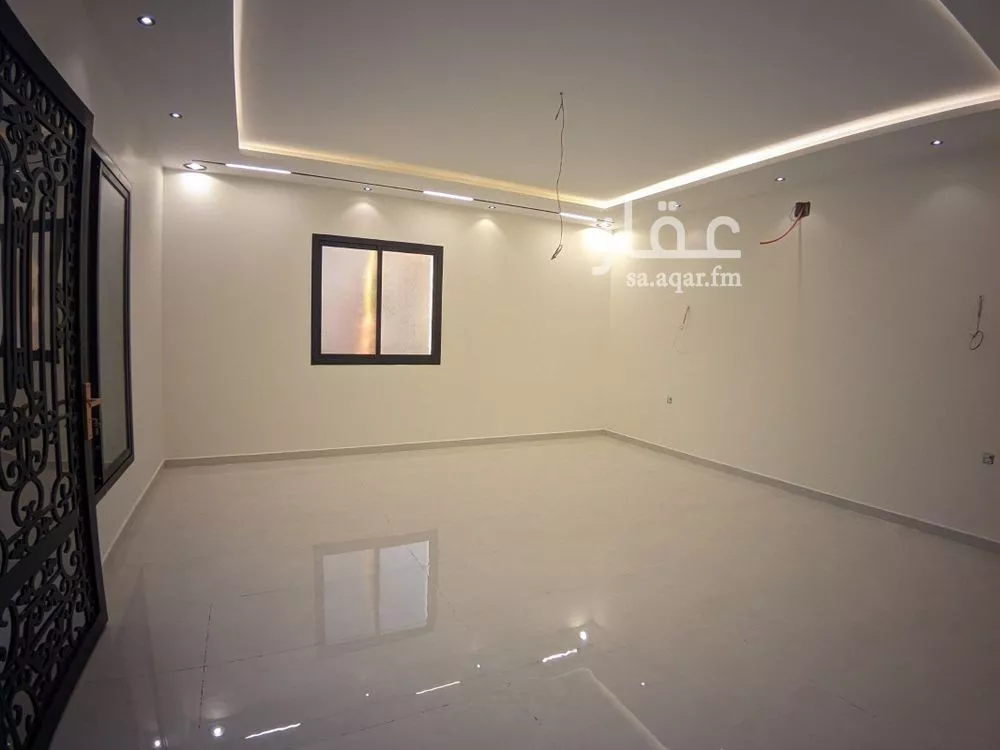 6 bedroom villa in Dhahrat Laban 19