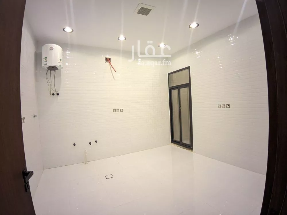 6 bedroom villa in Dhahrat Laban 9