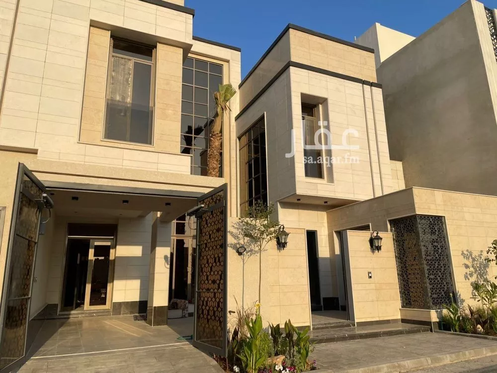 5 bedroom villa in Al Mahdiyyah 2
