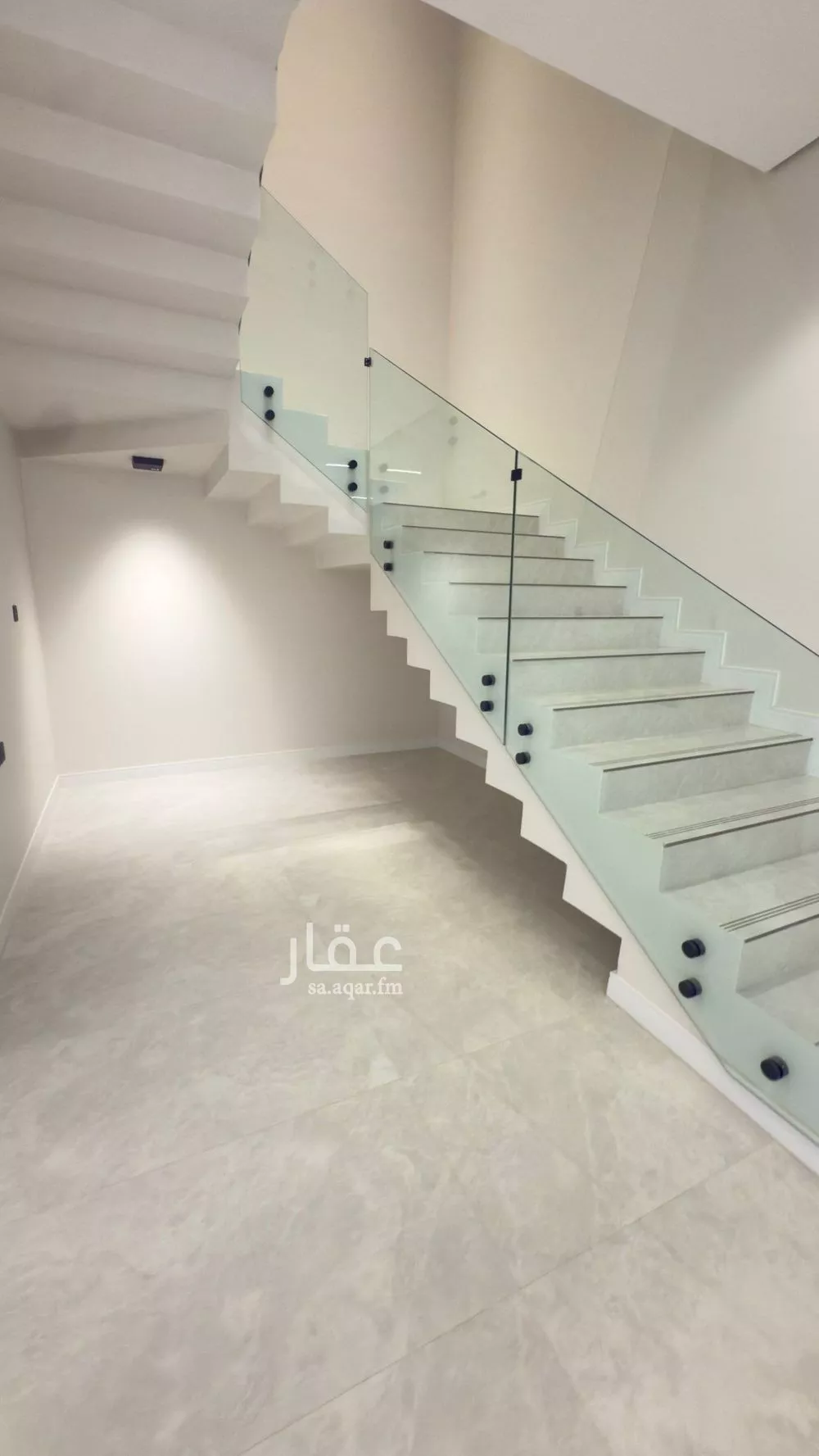 5 bedroom villa in Al Janadriyah 11