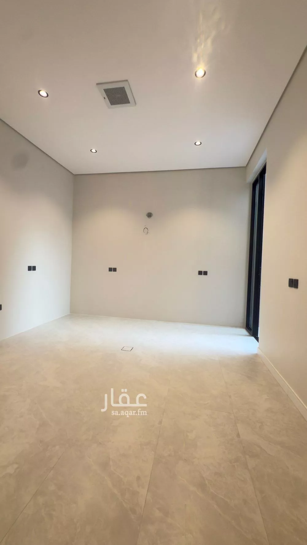 5 bedroom villa in Al Janadriyah 18