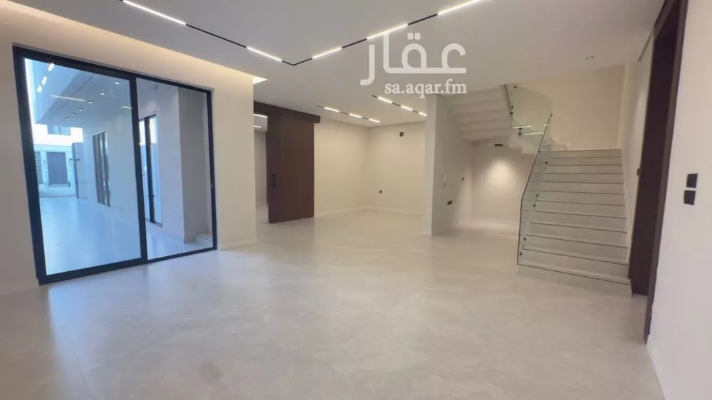 5 bedroom villa in Al Janadriyah 6