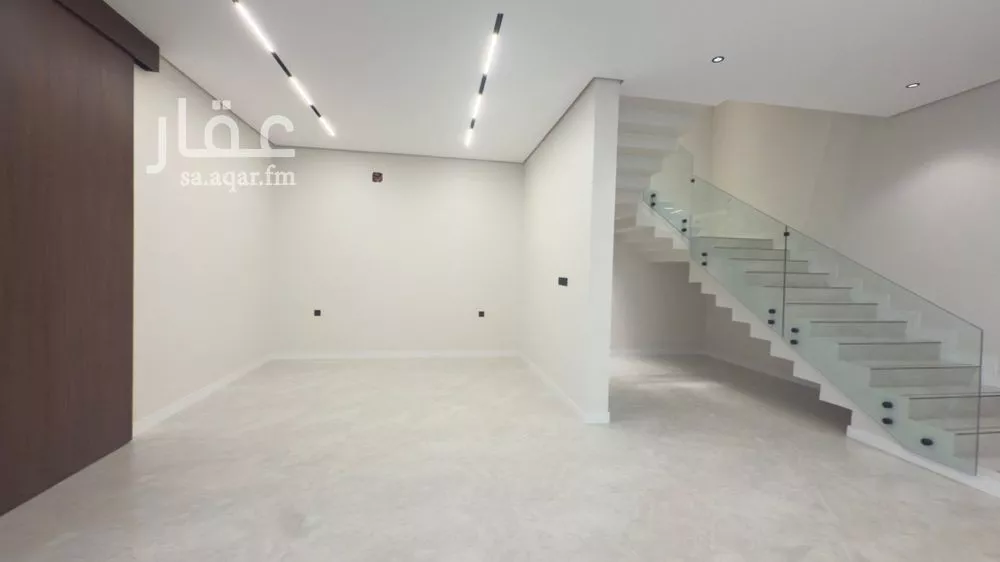5 bedroom villa in Al Janadriyah 8