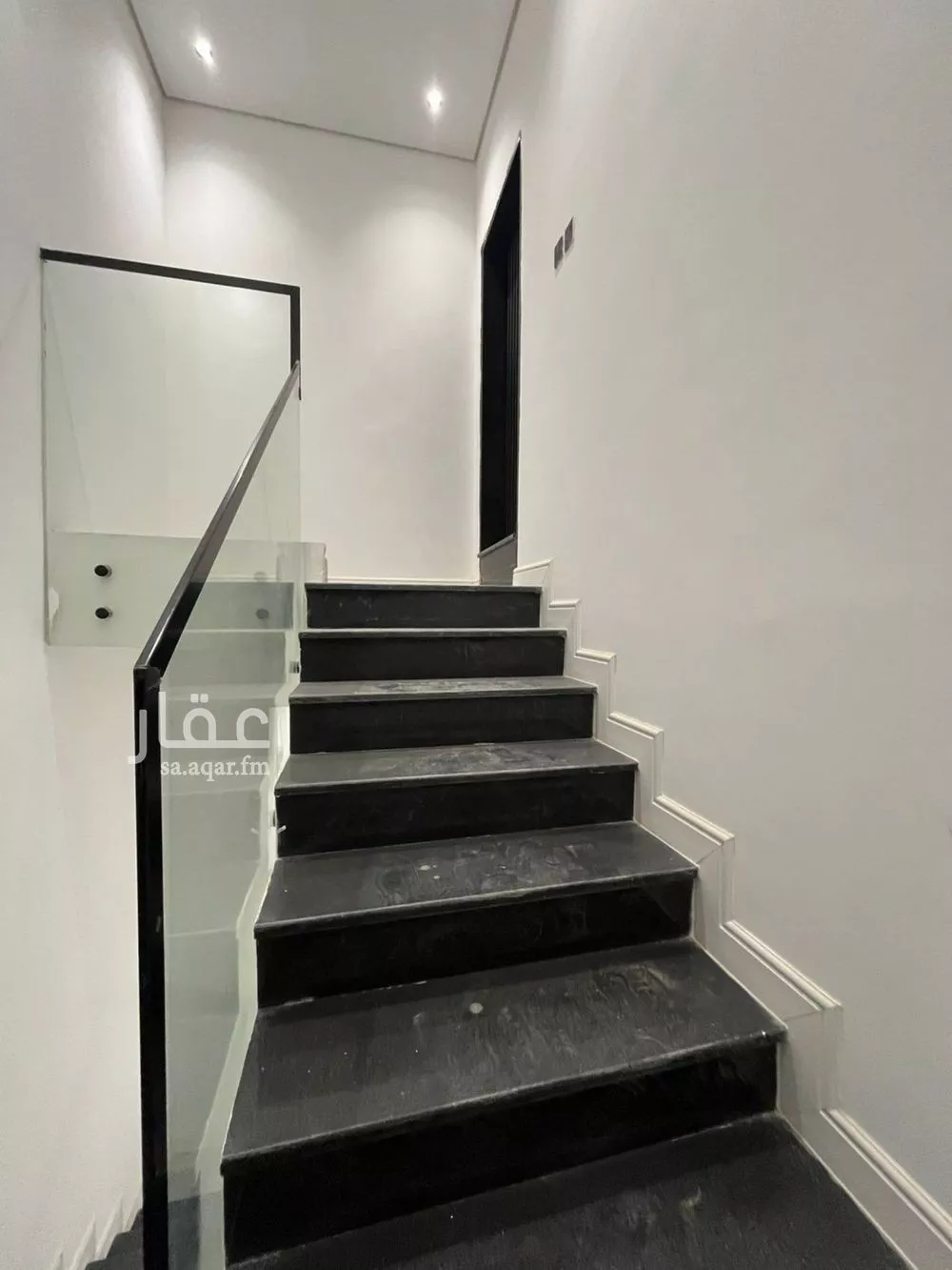 4 bedroom villa in Al Janadriyah 27