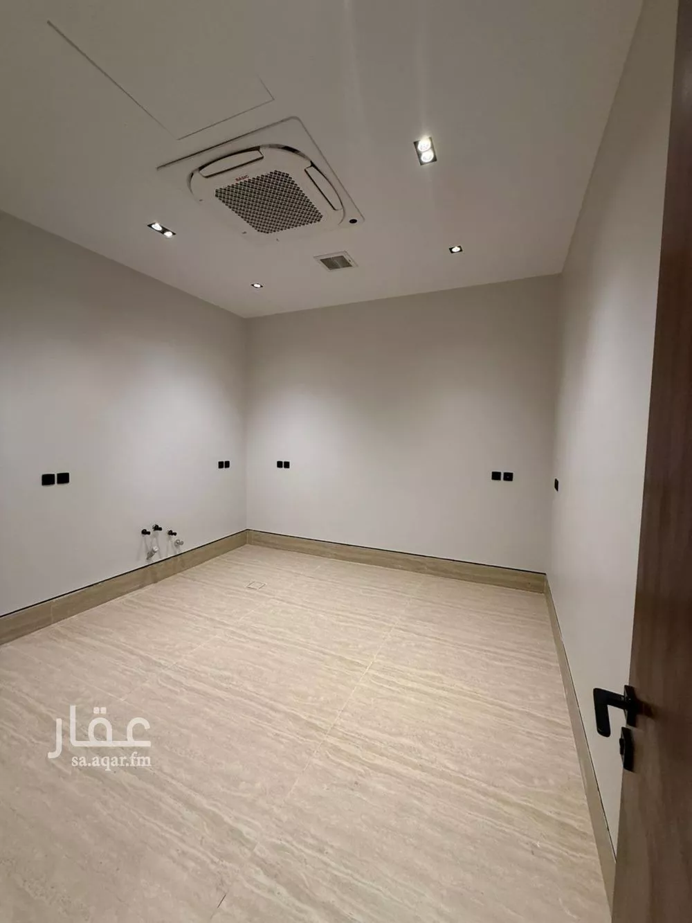 فيلا 3 غرف في العارض 14