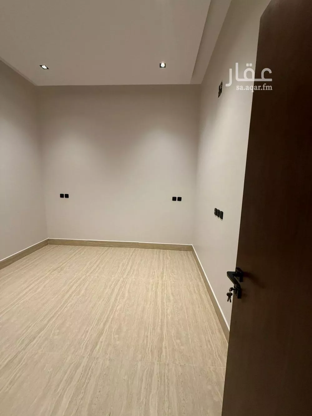 فيلا 3 غرف في العارض 10