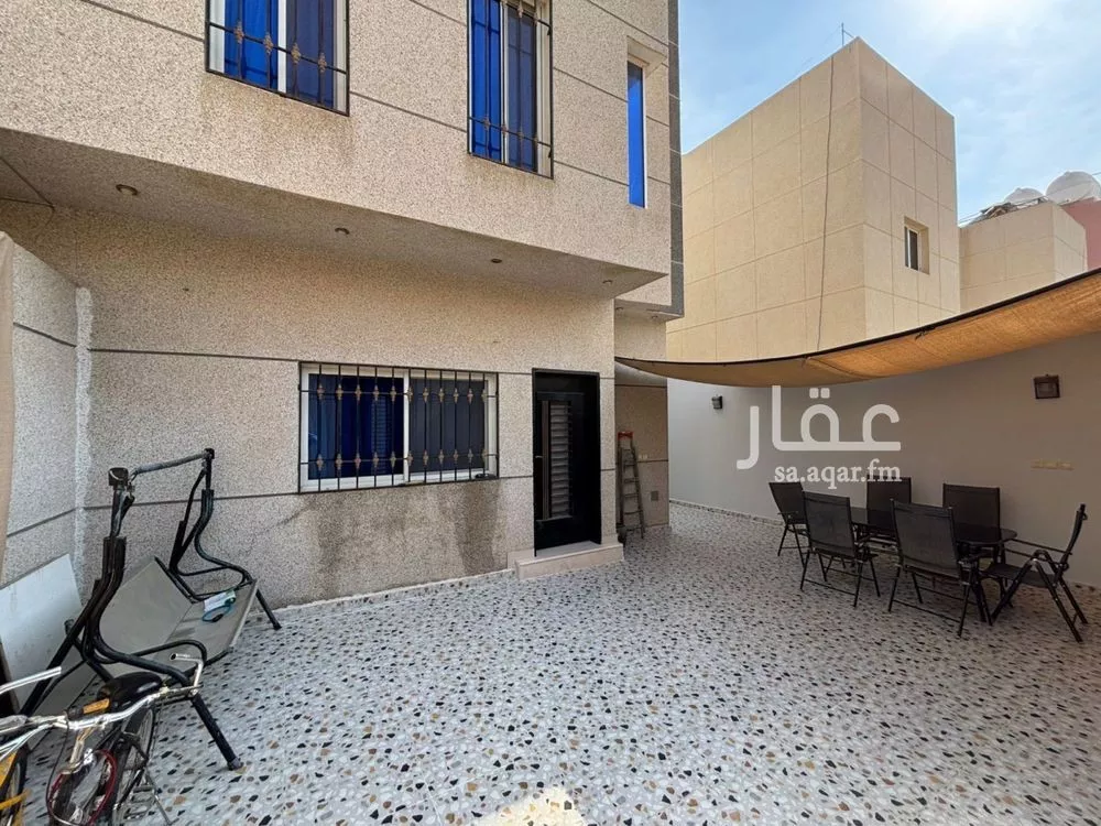 فيلا 12 غرف في الوادي 7