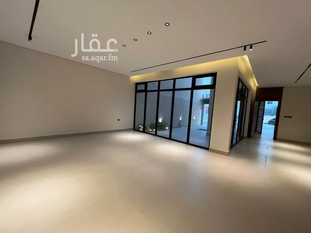 5 bedroom villa in Al Mahdiyyah 4