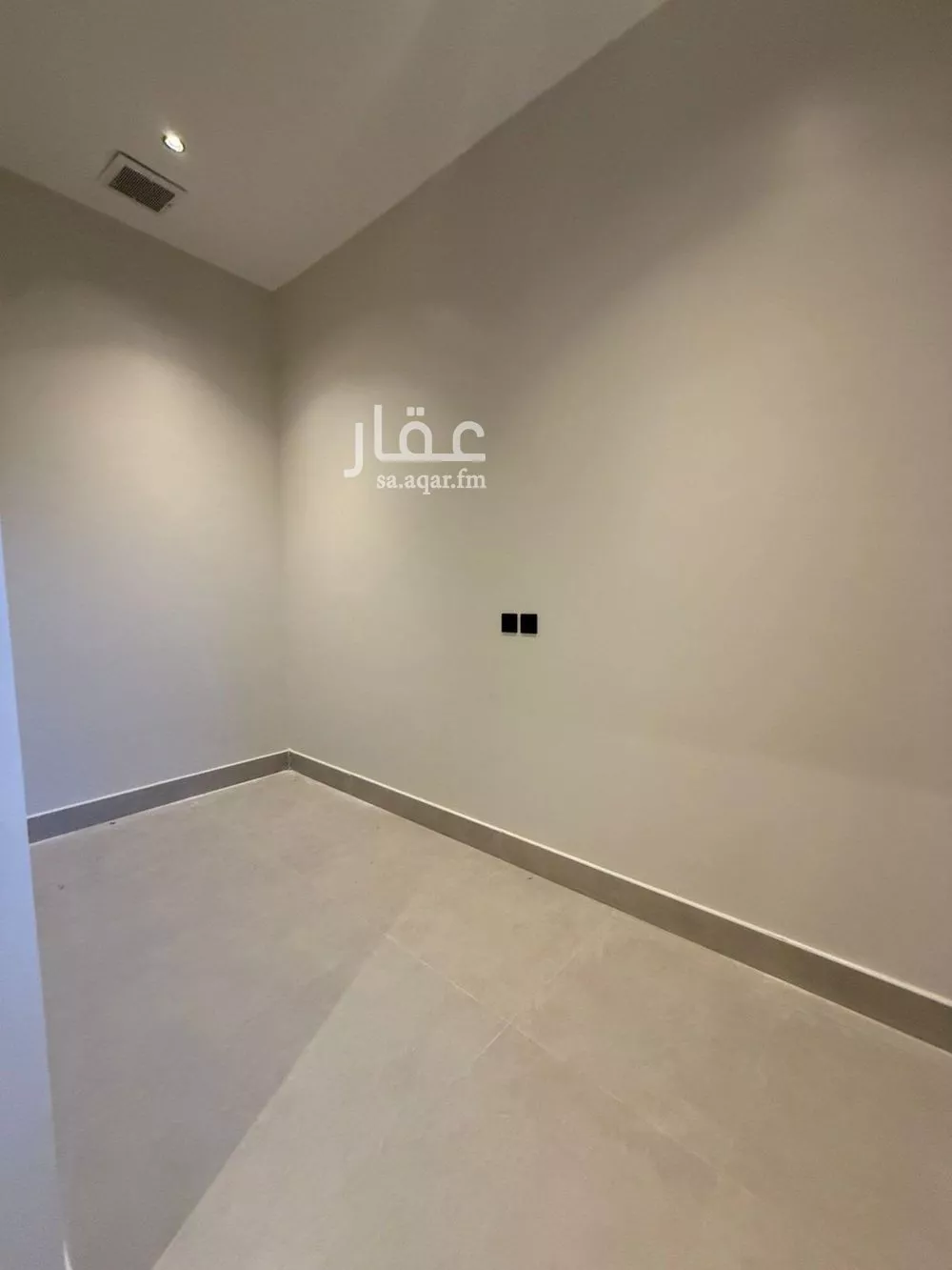 فيلا 4 غرف في العارض 2