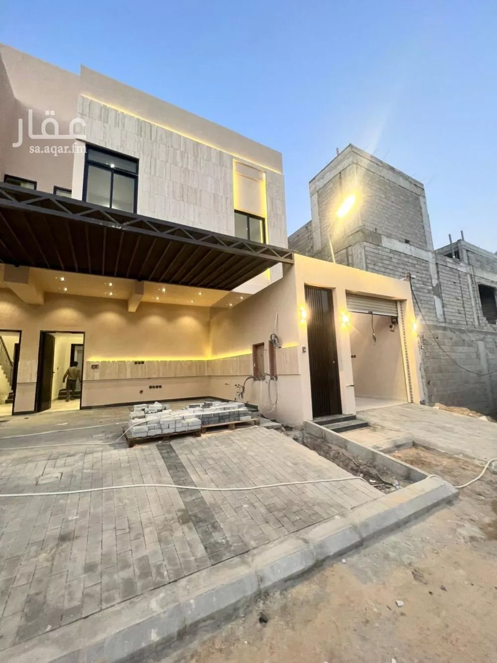 فيلا 5 غرف في عكاظ 10
