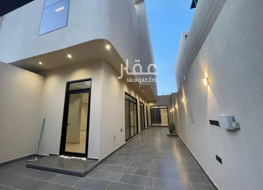 4 bedroom villa in Al Narjis 9