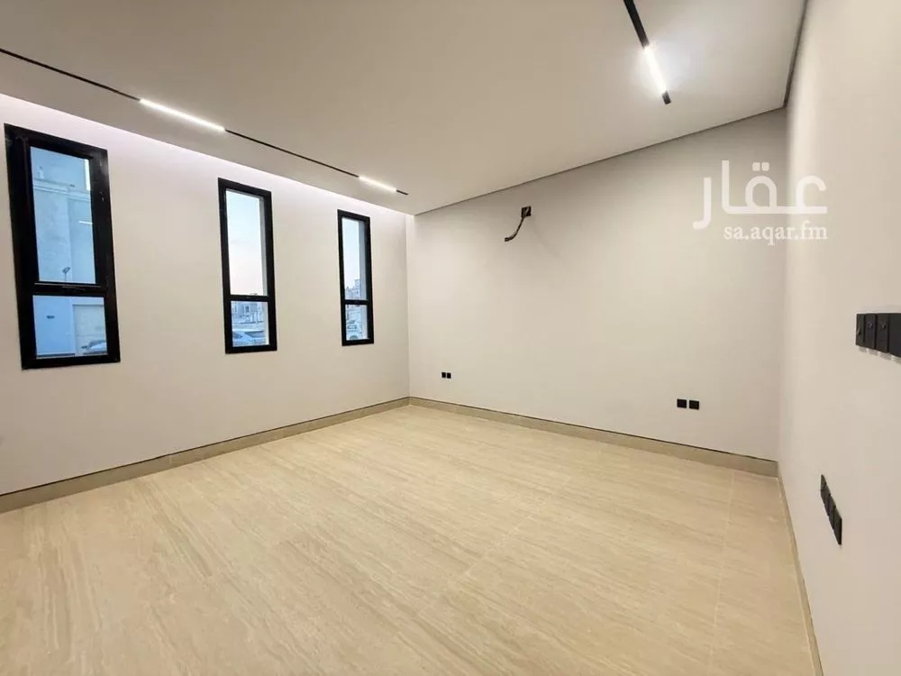 5 bedroom villa in Al Mahdiyyah 6