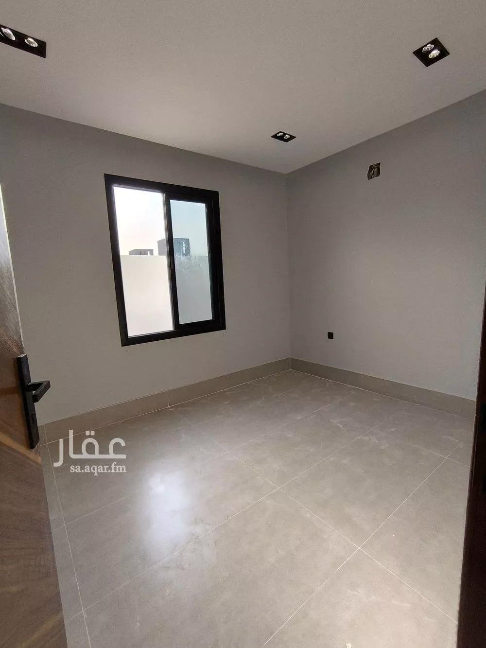 فيلا 5 غرف في عكاظ 11