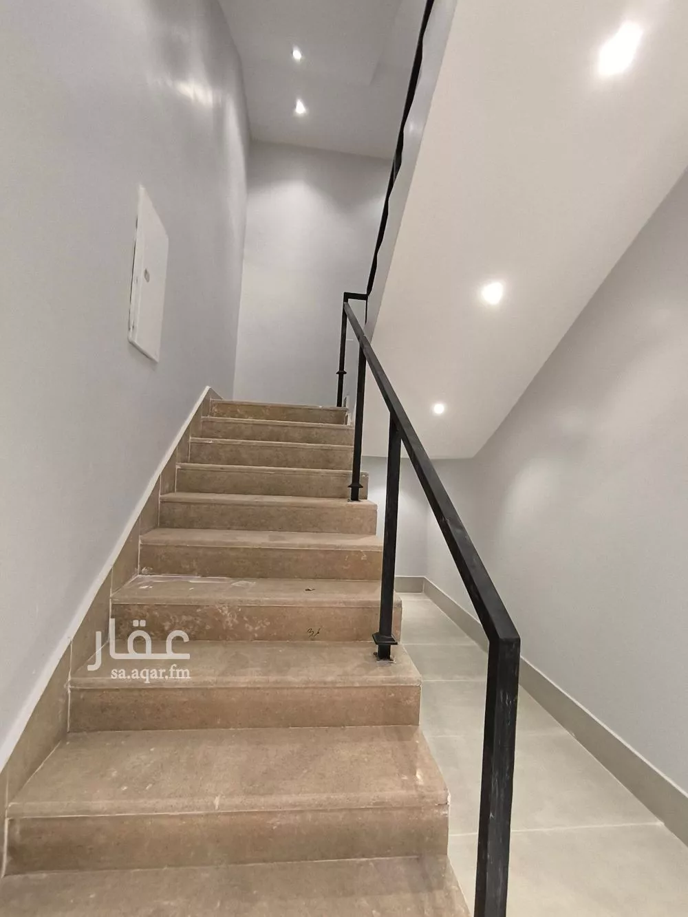 فيلا 5 غرف في عكاظ 19