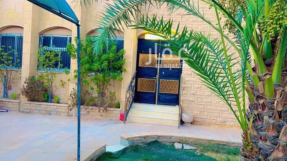 5 bedroom villa in Al Aziziyah 2