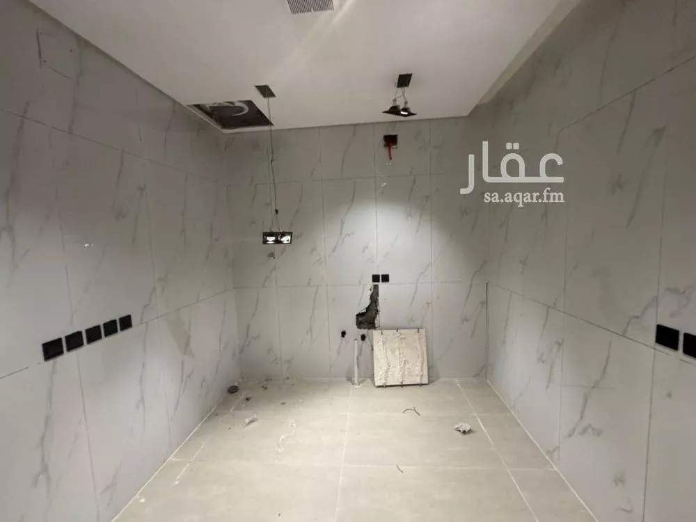 فيلا 5 غرف في عكاظ 17