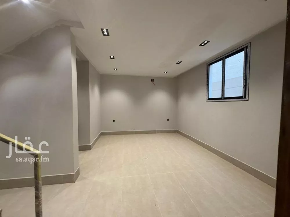 فيلا 5 غرف في عكاظ 18
