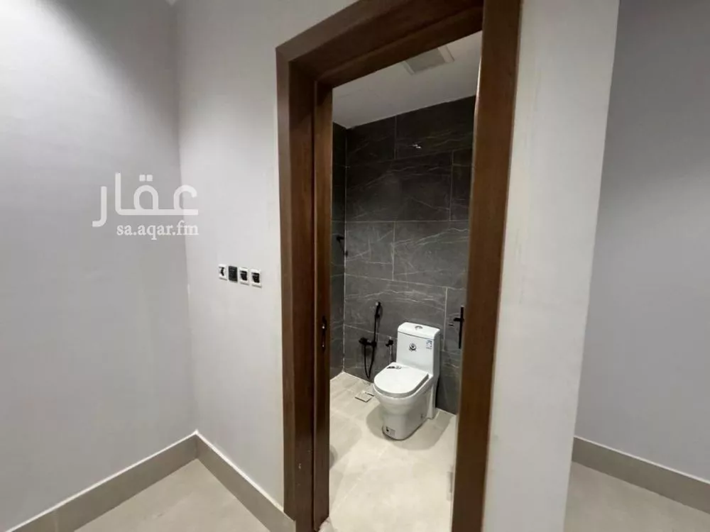 فيلا 5 غرف في عكاظ 3