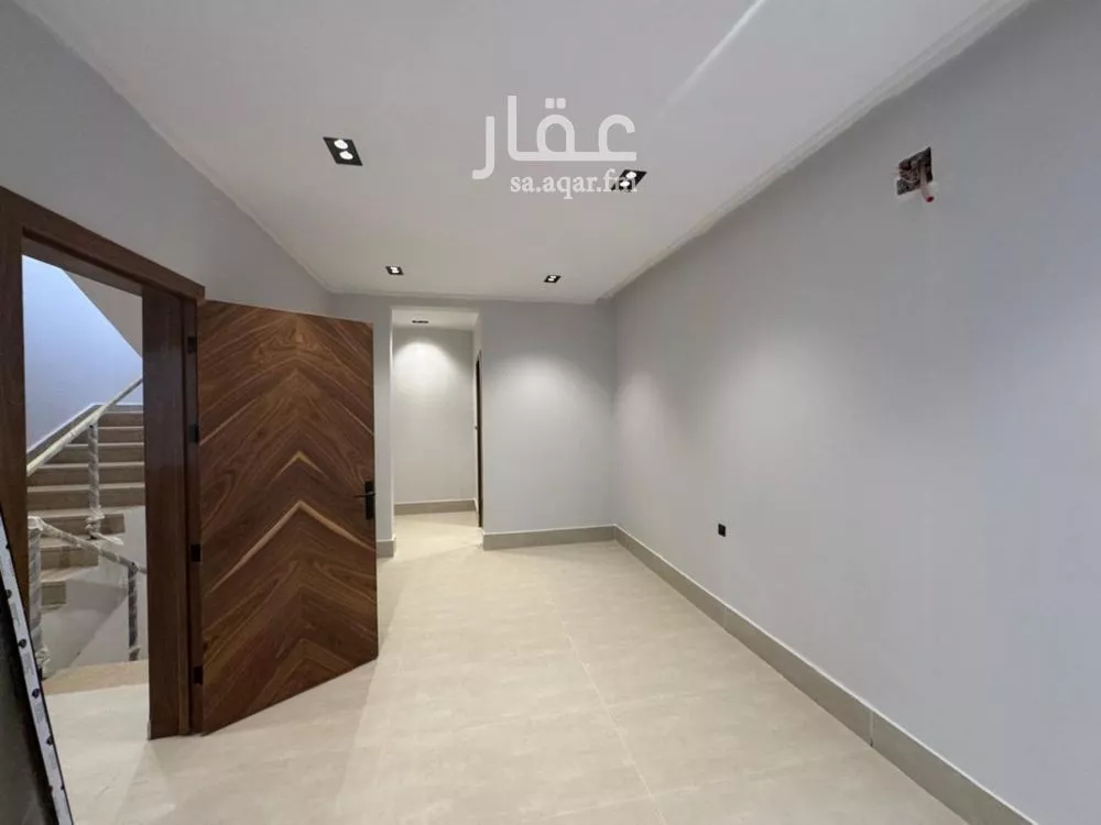 فيلا 5 غرف في عكاظ 5