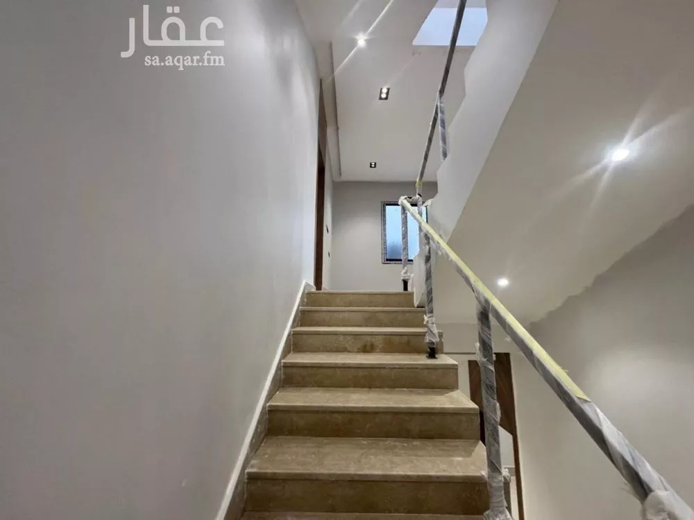فيلا 5 غرف في عكاظ 6