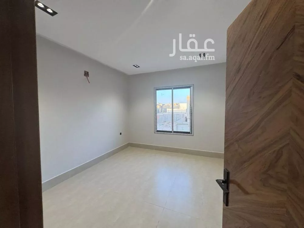 فيلا 5 غرف في عكاظ 8