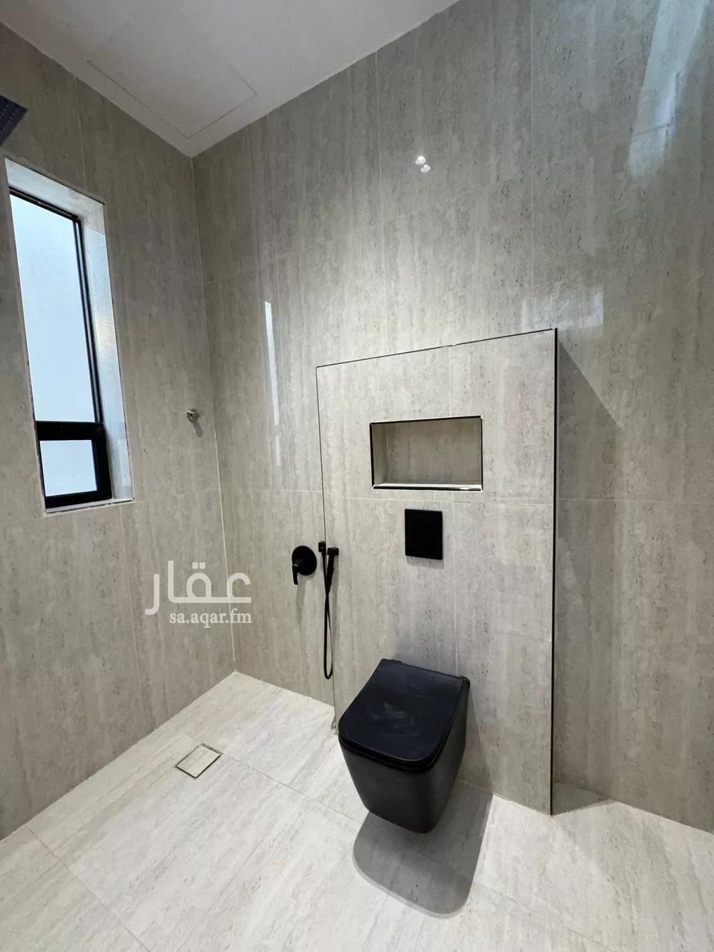 فيلا 6 غرف في الرمال 10