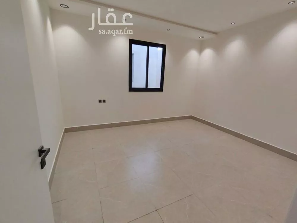 فيلا 5 غرف في طيبة 12