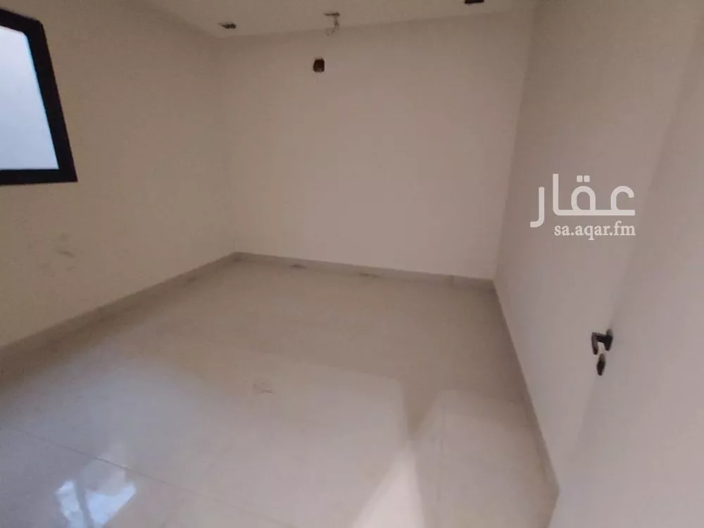 فيلا 5 غرف في طيبة 8