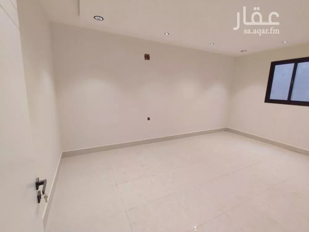 فيلا 5 غرف في طيبة 10