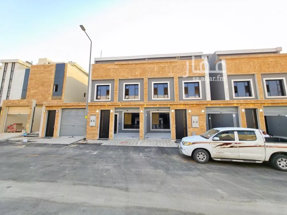 5 bedroom duplex in Okaz 4
