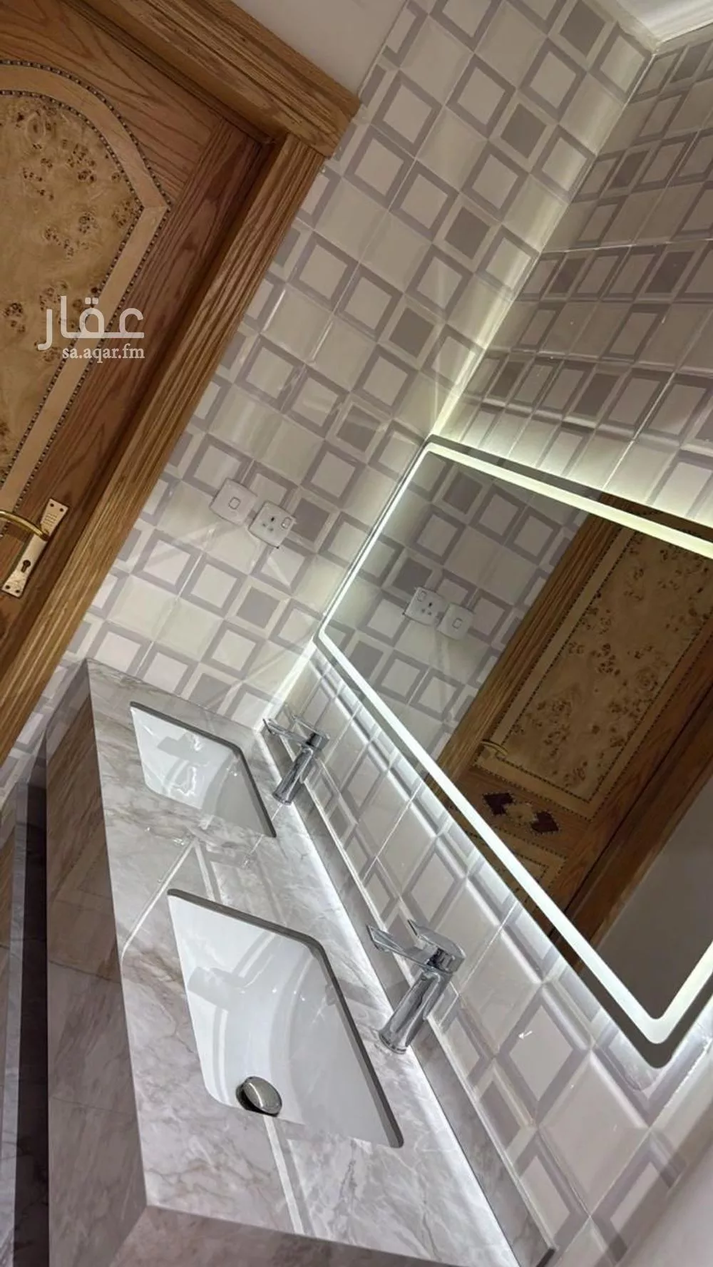5 bedroom villa in Al Janadriyah 16