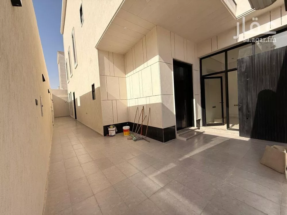 6 bedroom apartment in Al Rimal 3