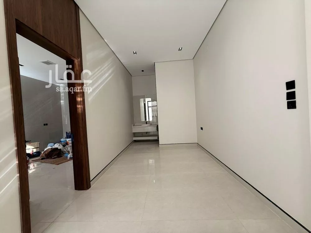 6 bedroom apartment in Al Rimal 9