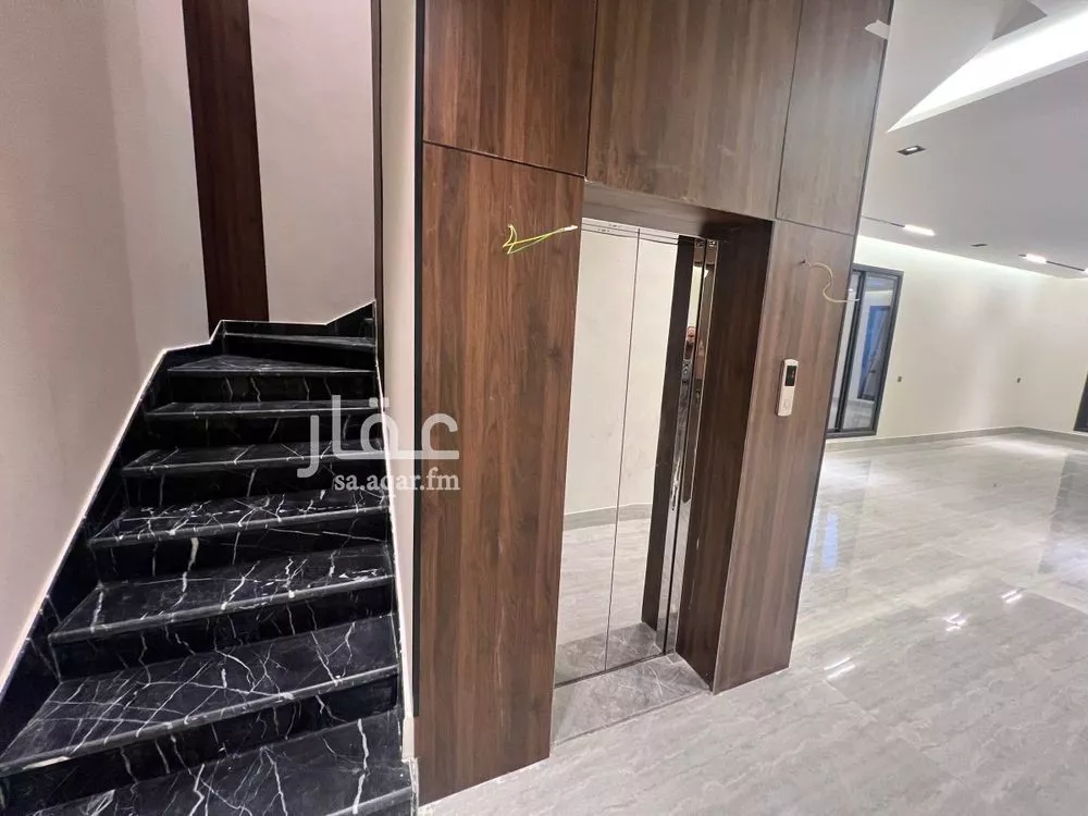 5 bedroom villa in Al Rimal 7