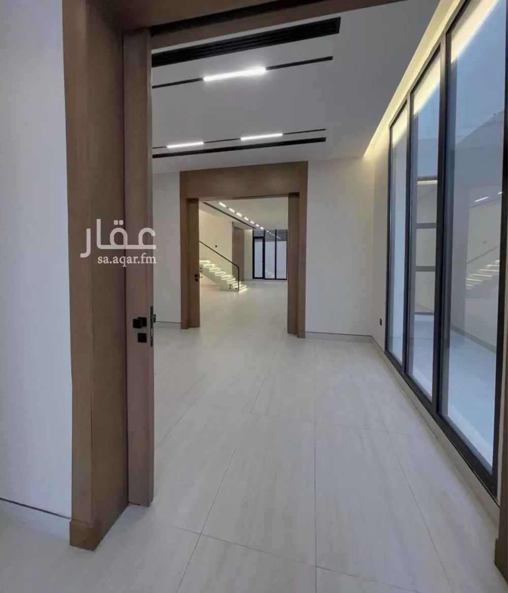 فيلا 4 غرف في العارض 10