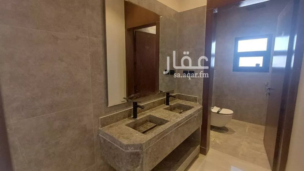 4 bedroom villa in Al Janadriyah 13