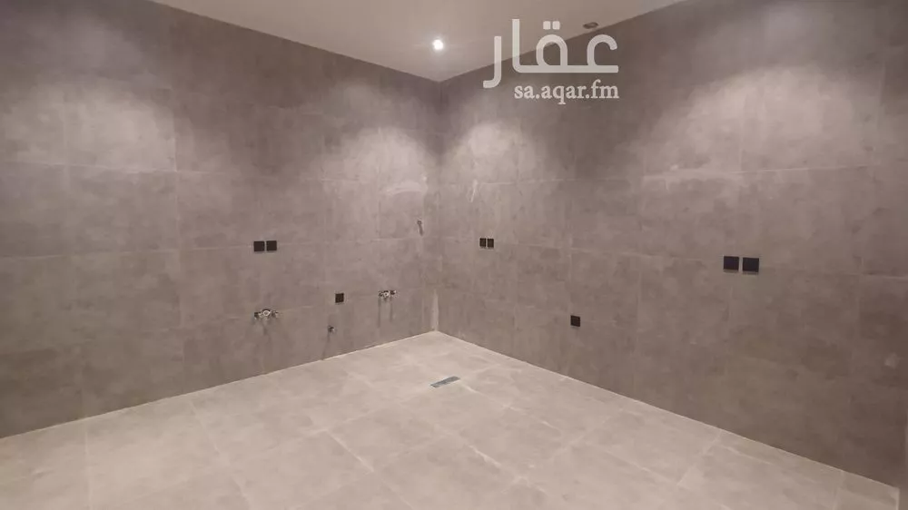 4 bedroom villa in Al Janadriyah 15