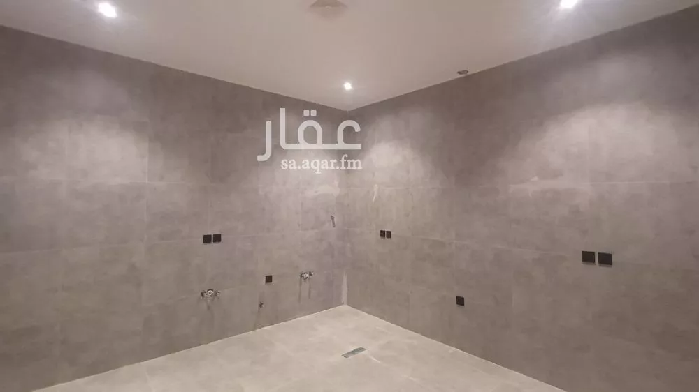 4 bedroom villa in Al Janadriyah 16