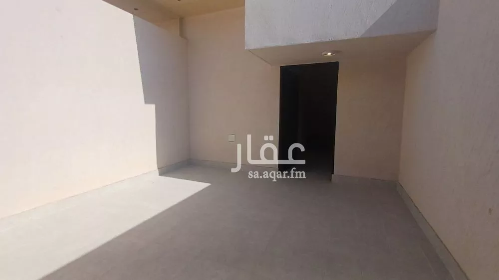 4 bedroom villa in Al Janadriyah 18