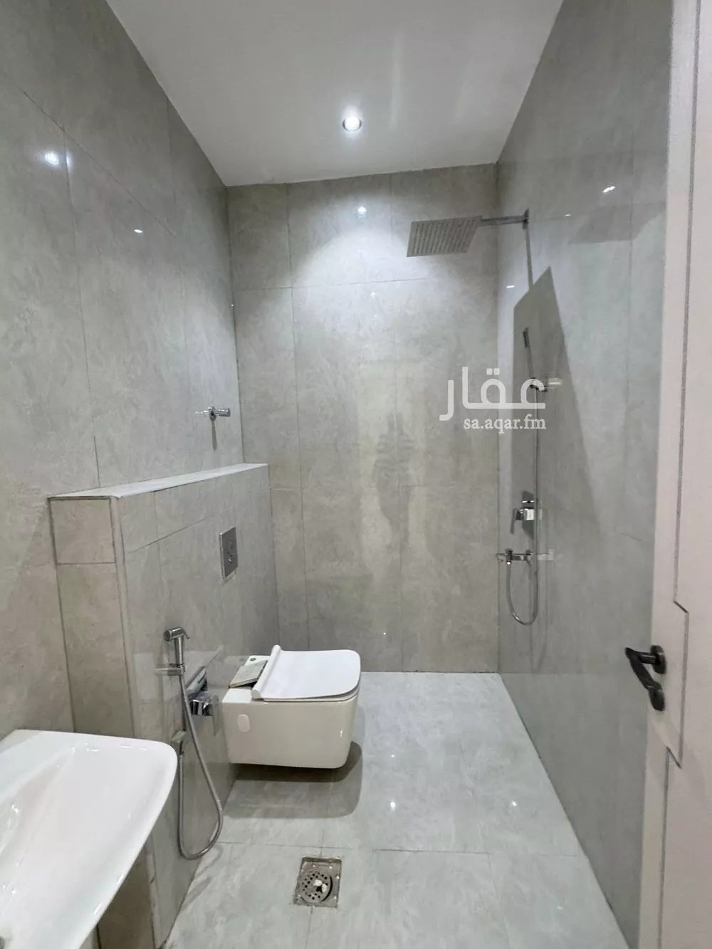 6 bedroom villa in Al Rimal 17