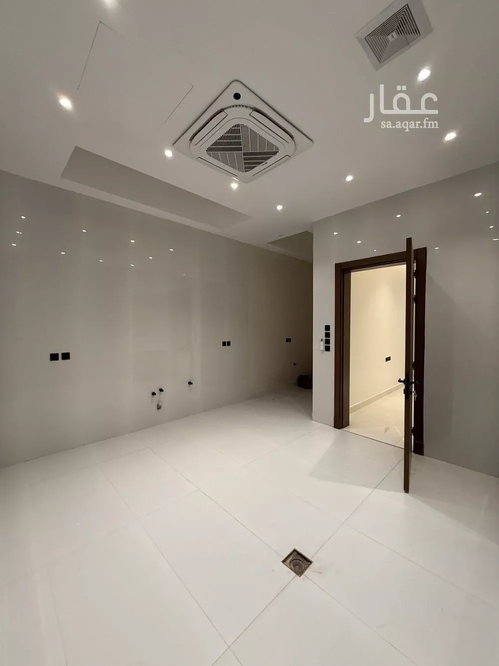6 bedroom villa in Al Mahdiyyah 9
