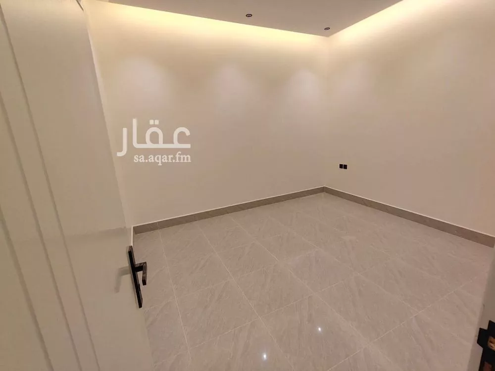 فيلا 4 غرف في بدر 12