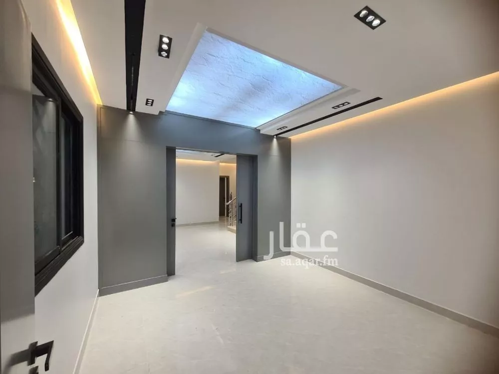 فيلا 4 غرف في طيبة 10